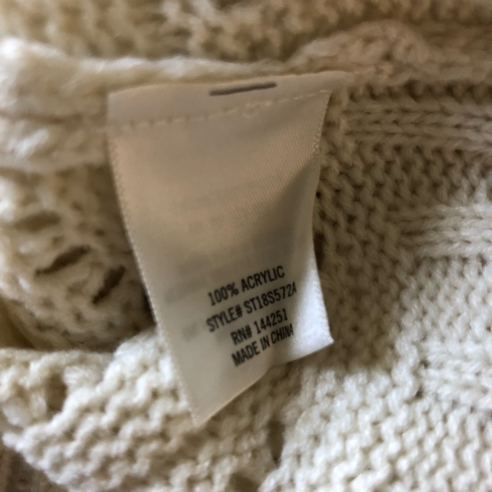 ❄️Francesca’s Sweater❄️ - Picture 6 of 6